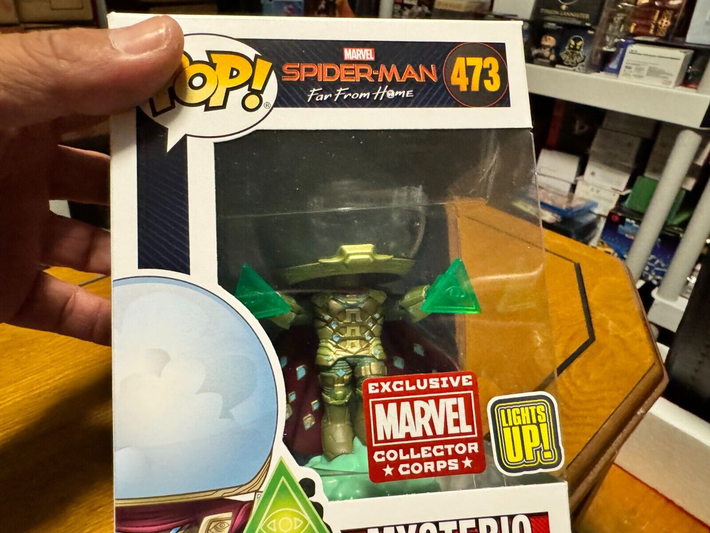 Funko Pop! Mysterio 473 Spiderman Far From Home Lights Up Marvel Collector Corps