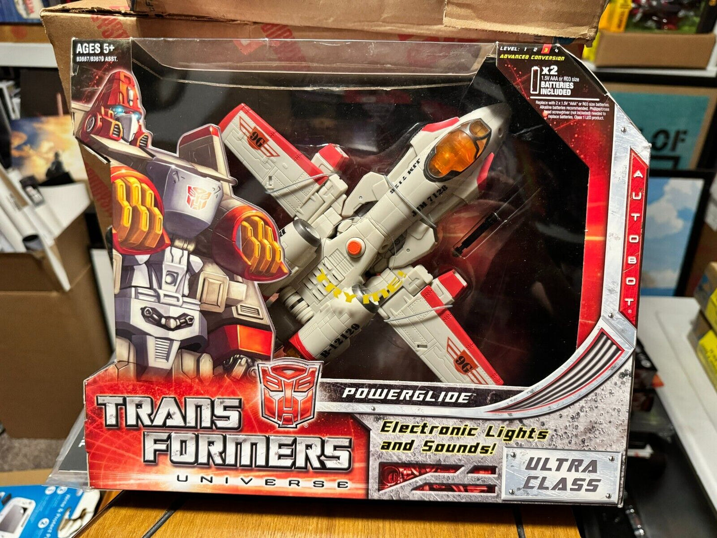Hasbro Transformers Universe Ultra Class: Powerglide