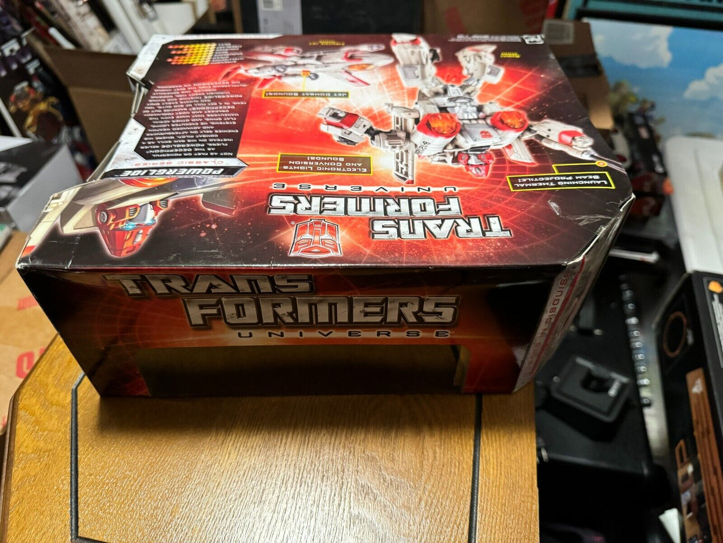 Hasbro Transformers Universe Ultra Class: Powerglide