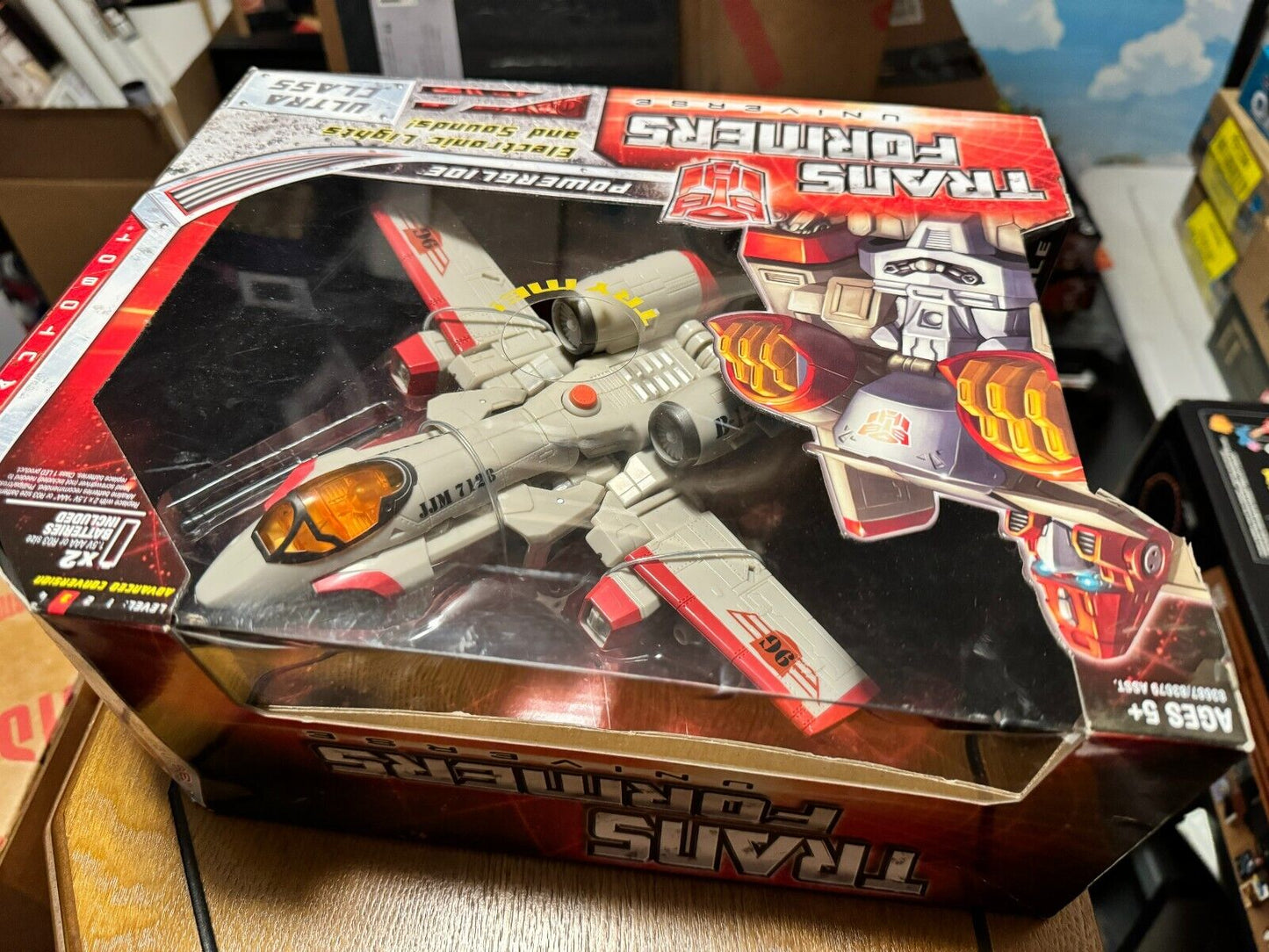 Hasbro Transformers Universe Ultra Class: Powerglide