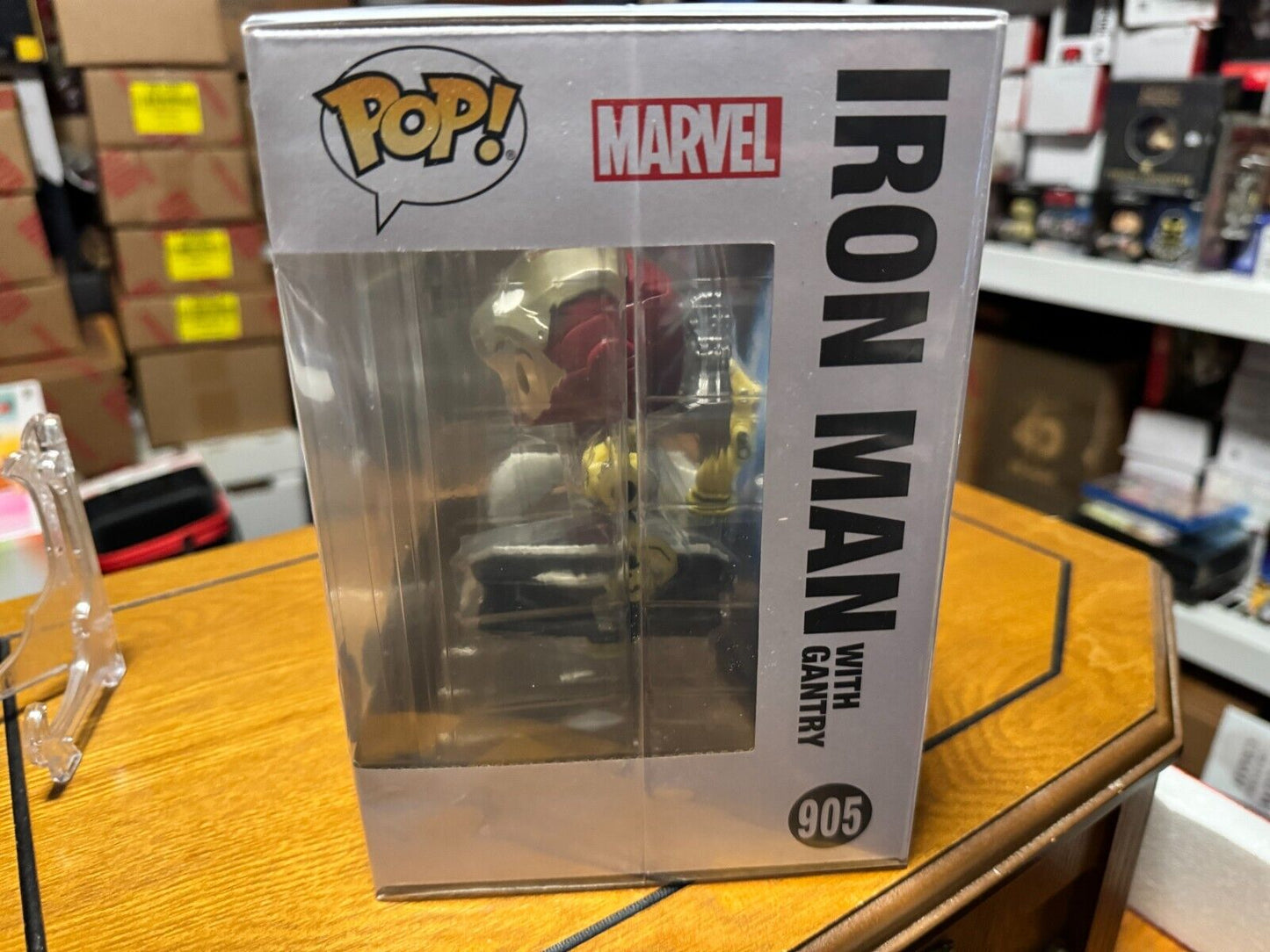 Funko Pop! Deluxe: Marvel - Iron Man with Gantry (Metallic) (Glows in the Dark)