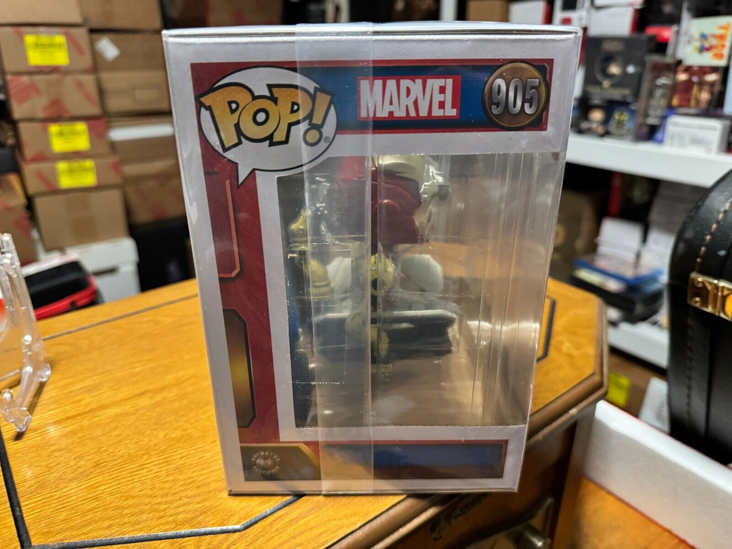 Funko Pop! Deluxe: Marvel - Iron Man with Gantry (Metallic) (Glows in the Dark)